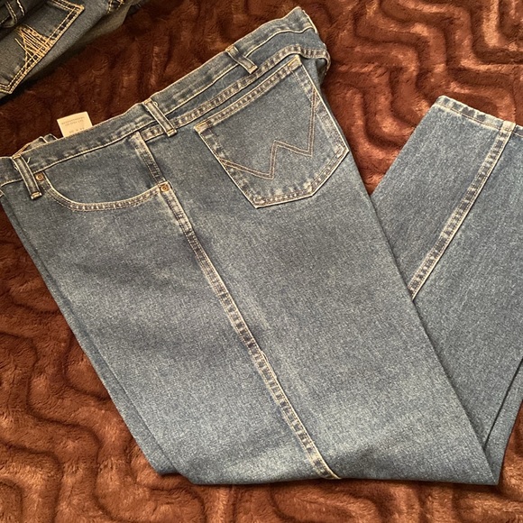 EUC Wrangler Rugged Wear Jeans  Men's Size 44x30 - Picture 4 of 5